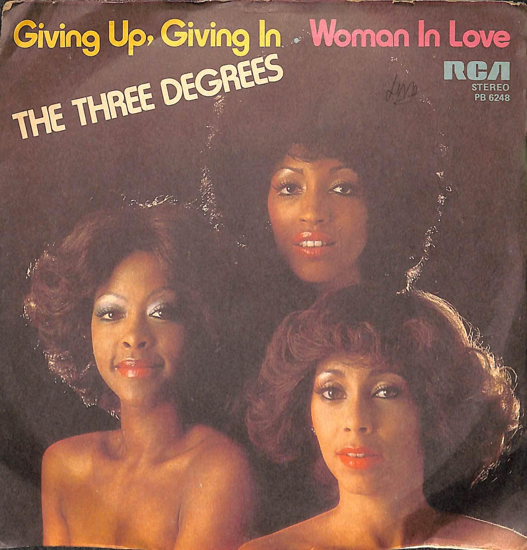 - The Three Degrees - Giving Up, Giving In / Woman In Love Vinile 45 Giri RCA Victor 1978 Stampa Italiana