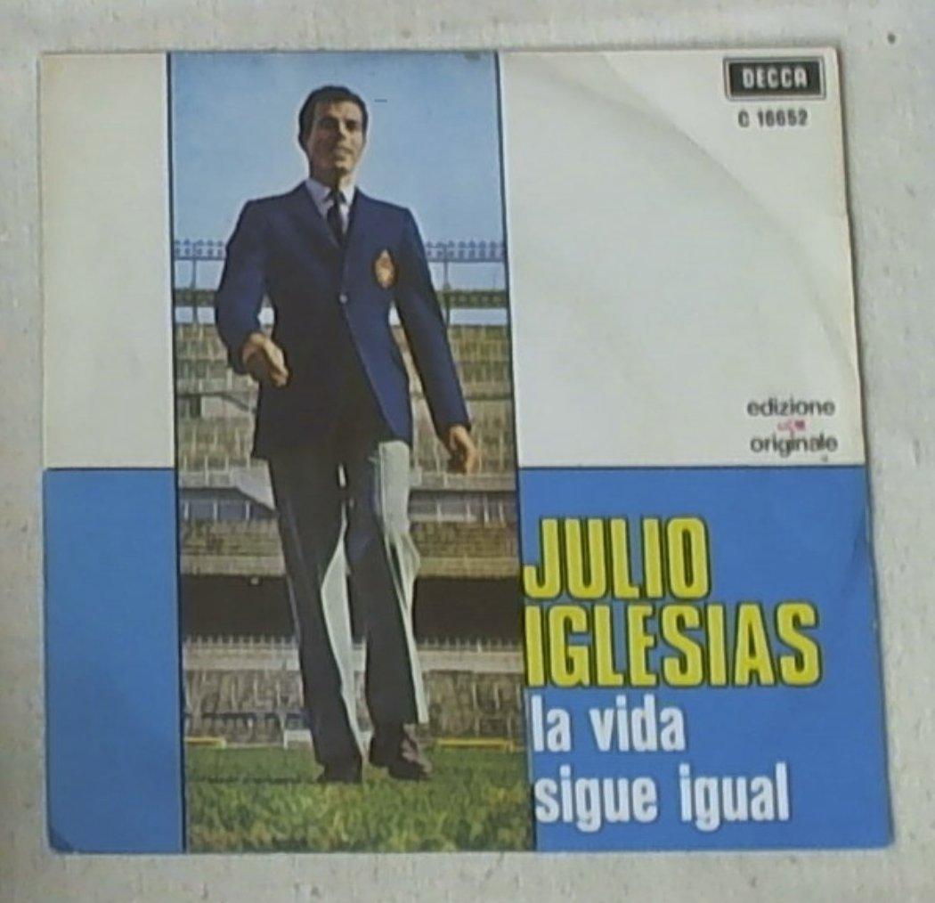 45 giri - 7'' -  Julio Iglesias  La Vida Sigue Igual / Mis Recuerdos
